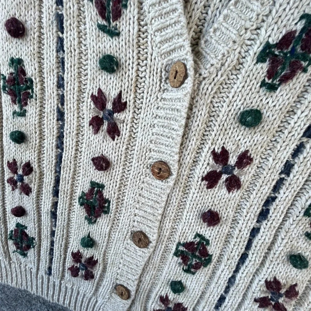 Vintage I.C. Isaacs Knit Sweater Vest Womens L Ivory Embroidered Floral Grandma